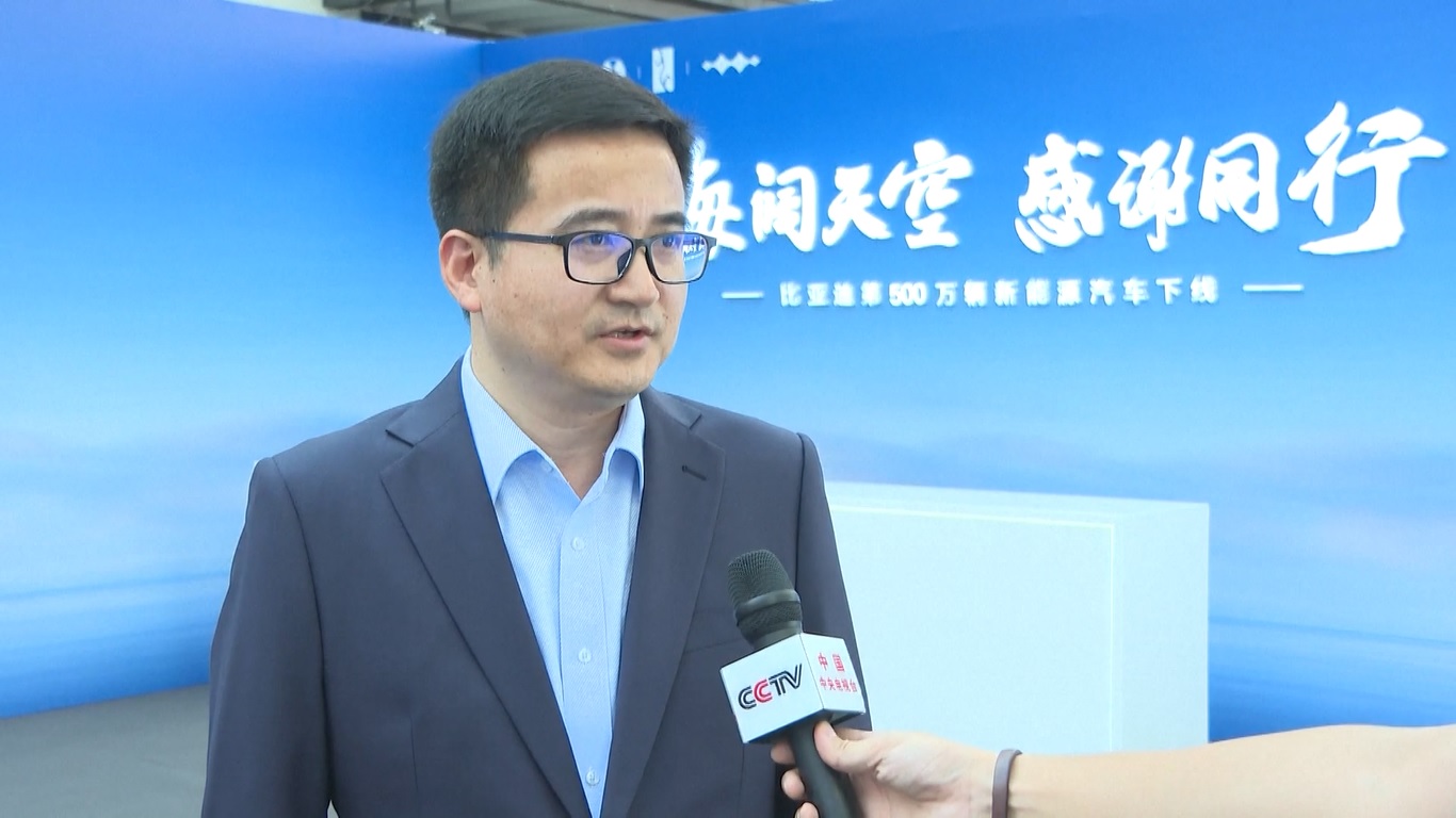 Para ahli telah meminta perusahaan kendaraan untuk secara hati-hati menjaga keseimbangan antara kendaraan energi baru dan pasar tradisional