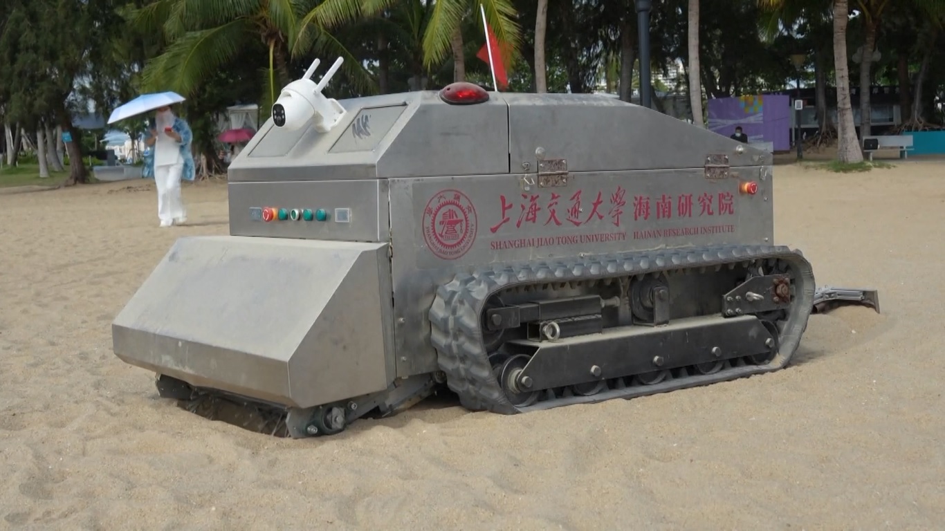 Robot Ini Bantu Petugas Sanitasi Jaga Kebersihan Pantai Hainan