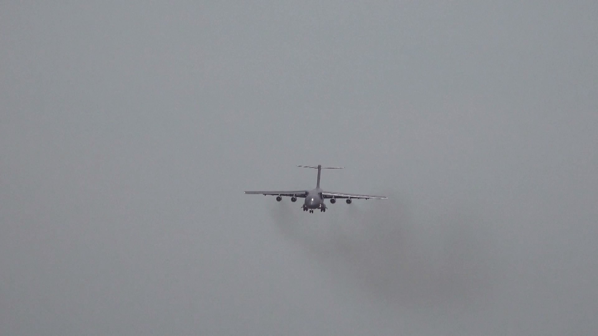 Militer Tiongkok pada Sabtu siang tiba di Indonesia dengan dua pesawat angkut Y-20 untuk menghadiri latihan gabungan bantuan kemanusiaan dan bantuan bencana (HADR) dari akhir November hingga awal Desember