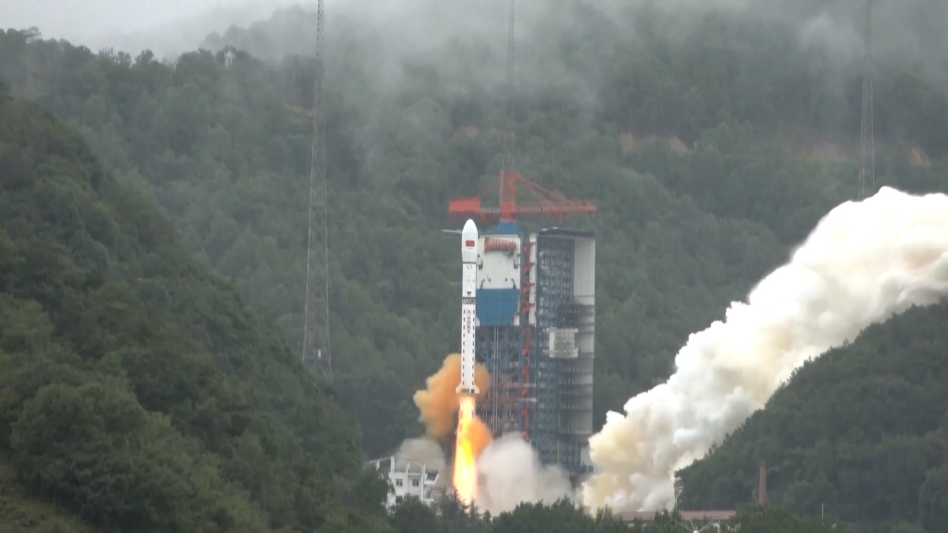 Tiongkok Berhasil Luncurkan Dua Satelit Uji Baru