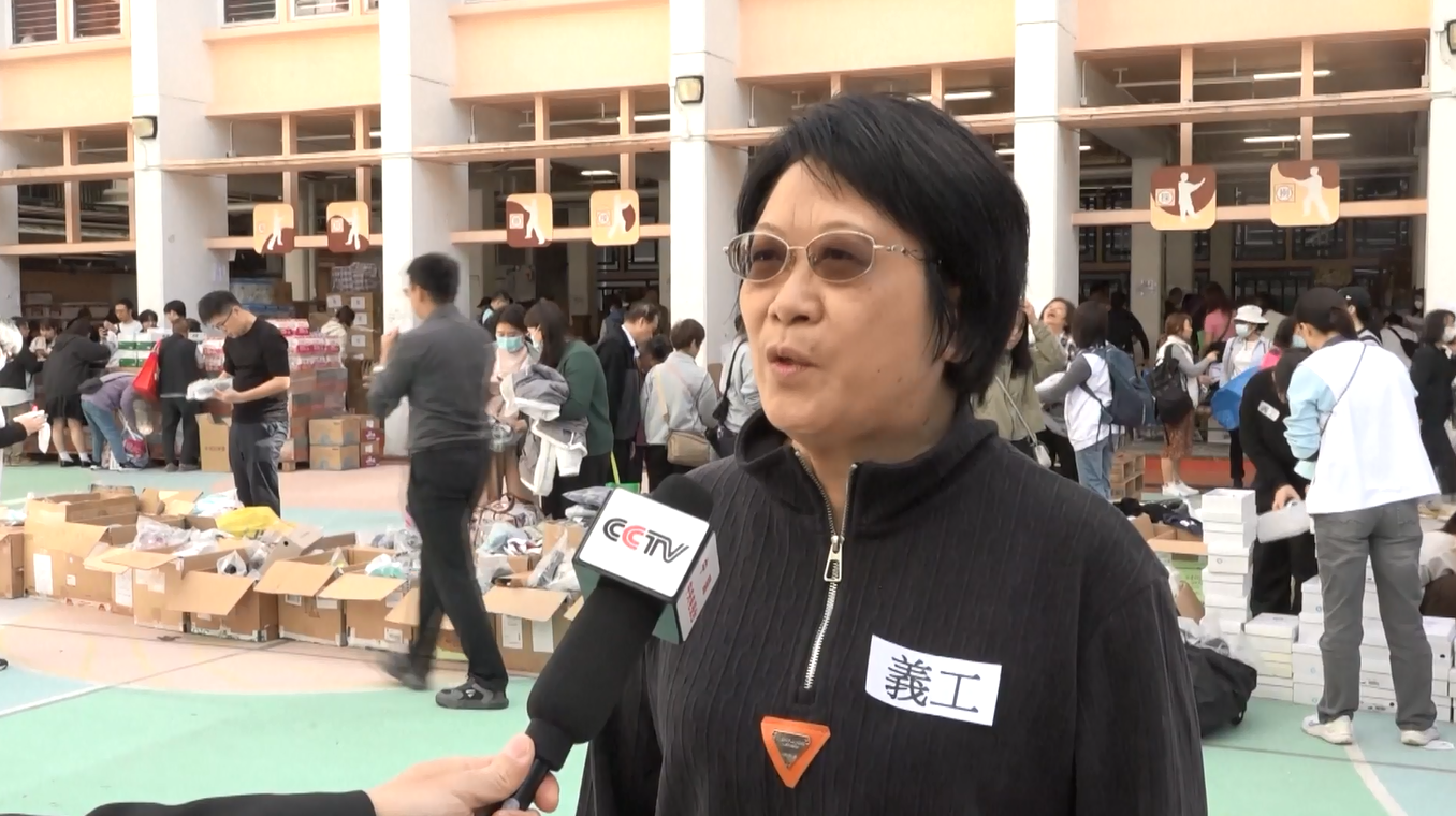 Warga di Seluruh Hong Kong Bergegas Membantu setelah Kebakaran Mematikan Terjadi di Kompleks Apartemen di HKSAR