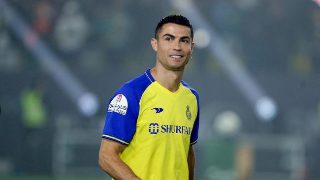 Debut Cristiano Ronaldo bersama Al Nassr disebut masih terganjal aturan kuota pemain asing
Ronaldo belum bisa masuk dalam skuad Al Nassr vs Al Taee yang berlangsung pada Kamis (5/1) Laga itu akhirnya ditunda karena permasalahan kelistrikan