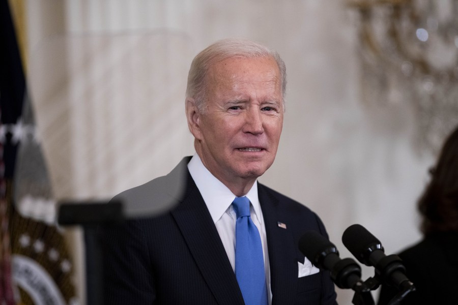 Presiden Amerika Serikat (AS) Joe Biden menerima suntikan vaksin penguat (booster) COVID-19 yang telah diperbarui pada Selasa (25/10) sore waktu setempat