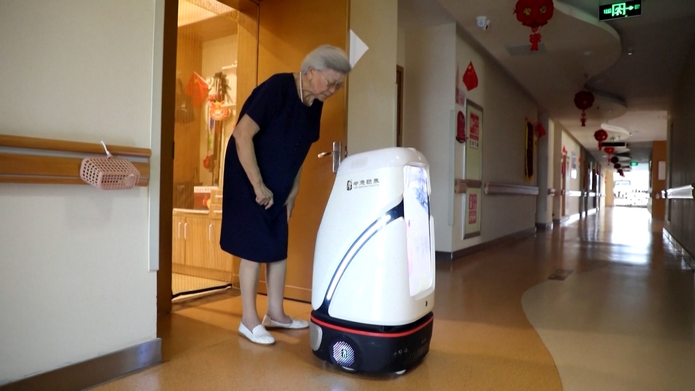 Tiongkok Kembangkan AI dan Robotika untuk Layanan Perawatan Lansia