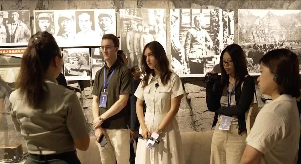 Perjalanan ke Masa Lalu yang Revolusioner: Tur Merah di Tiongkok