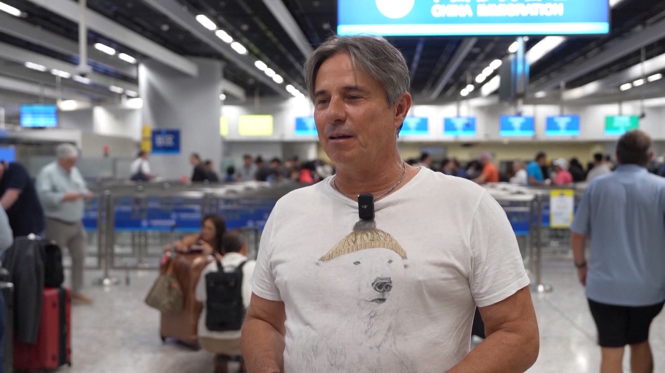 Penumpang Mancanegara Berdatangan dalam Jumlah Besar ke Stasiun Kowloon Barat untuk Hadiri Canton Fair