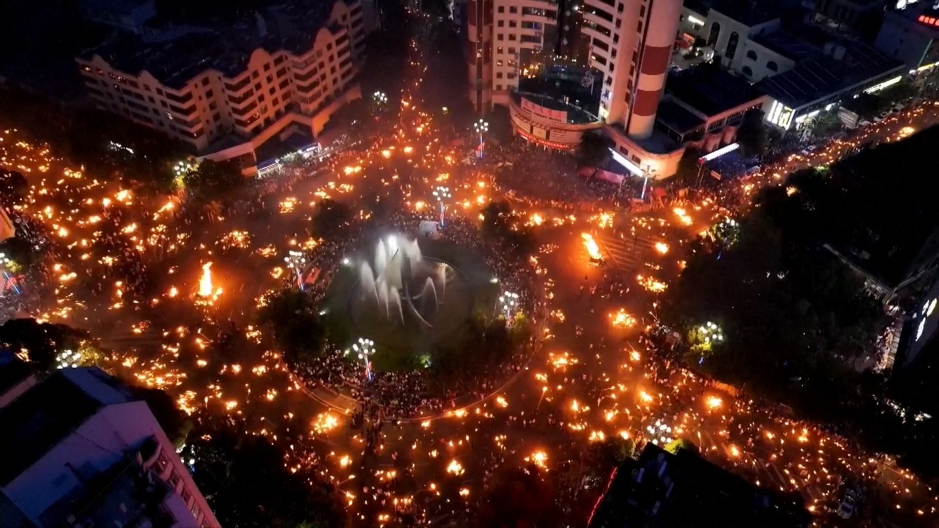 Festival Obor Terangi Shilin di Tiongkok dengan Tradisi Etnis dan Perayaan Meriah