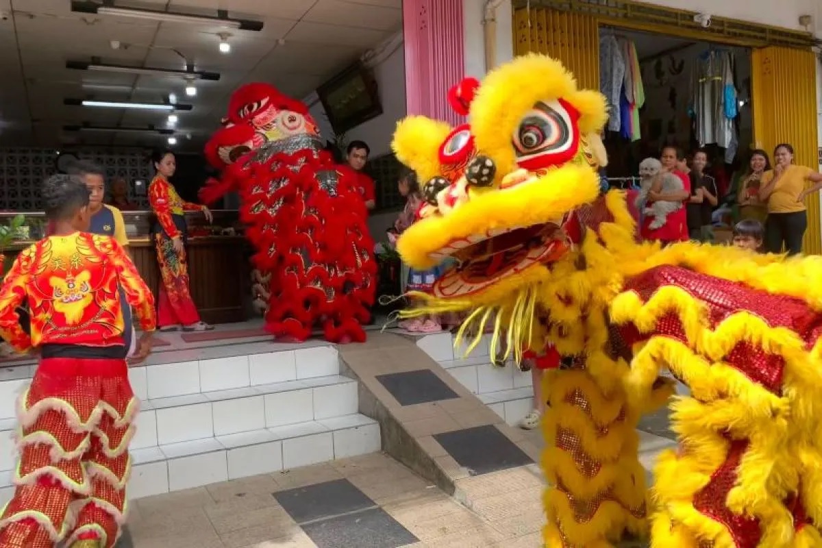 Keberadaan masyarakat Tionghoa di Maluku memiliki posisi yang unik