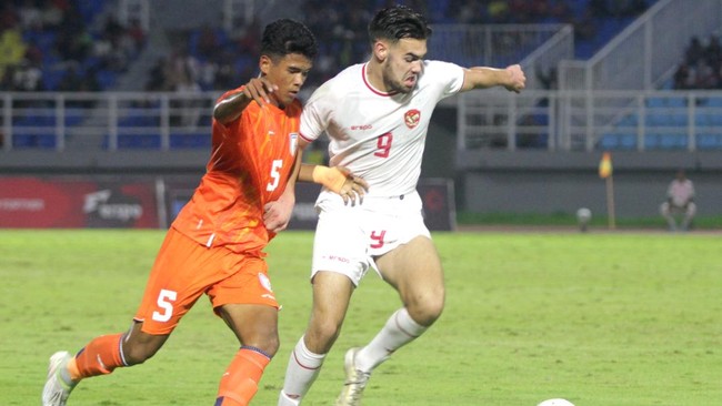 Pelatih timnas India U-20 Biby Thomas Muttath kecewa usai kekalahan 0-4 dari Timnas Indonesia U-20 pada laga terakhir Mandiri U-20 Challenge Series 2025 di Gelora Delta Sidoarjo