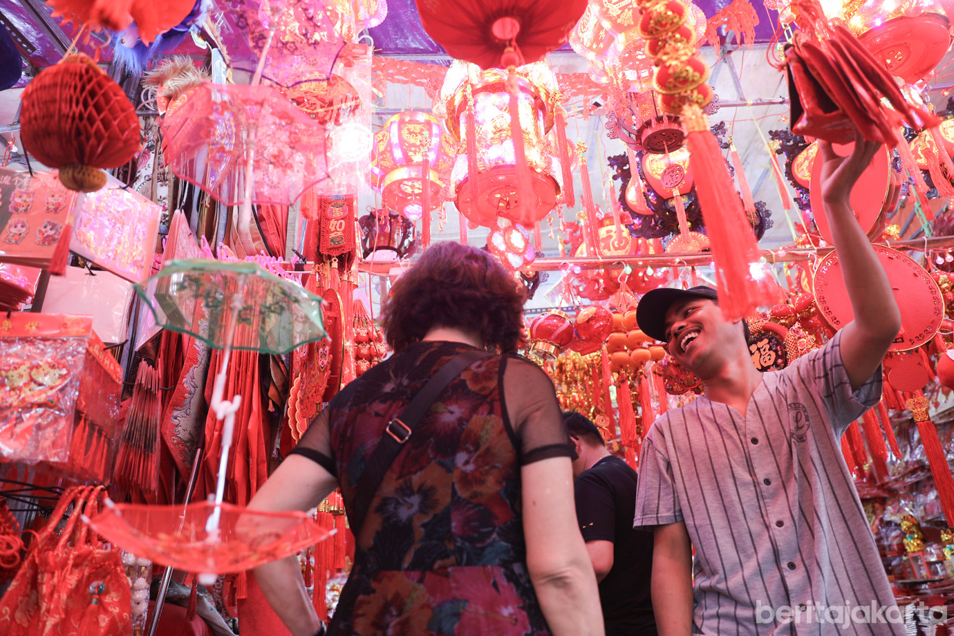 Pernak-Pernik Tahun baru  Imlek Marnai Kawasan Glodok