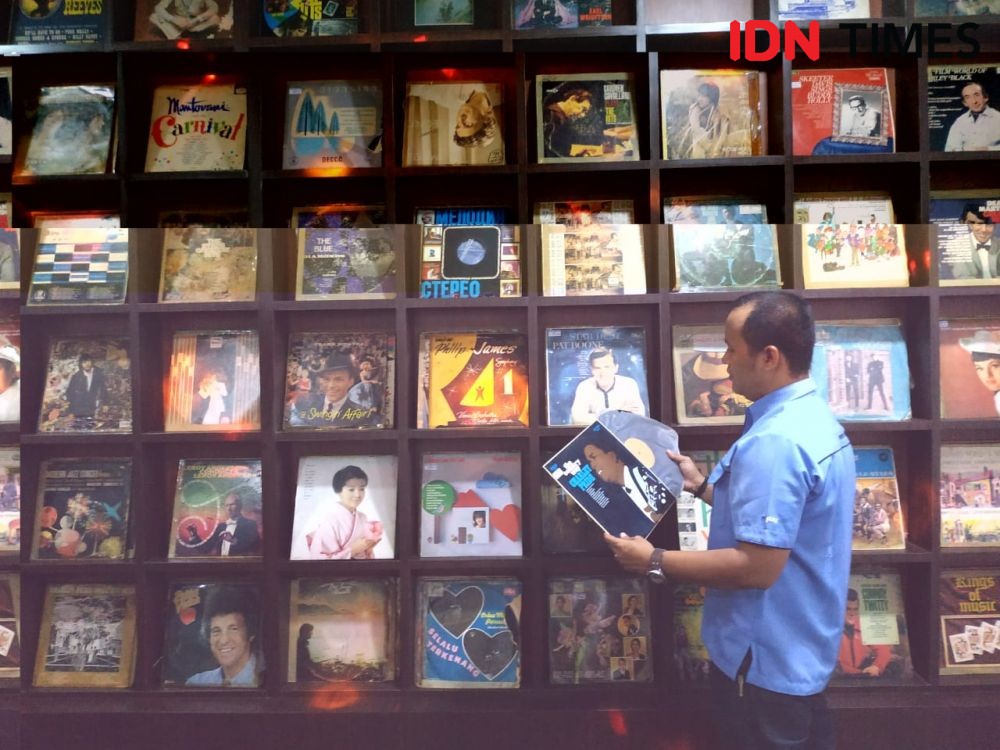 Kantor Radio Republik Indonesia (RRI) di Surabaya ternyata mengoleksi 8000 piringan hitam 3450 diantaranya telah diubah dalam bentuk digitalilasi atau restorasi 