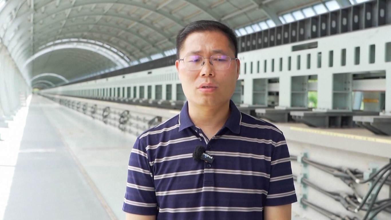 Dengan propulsi elektromagnetik yang kuat dan pengukuran serta pemosisian kecepatan yang tepat