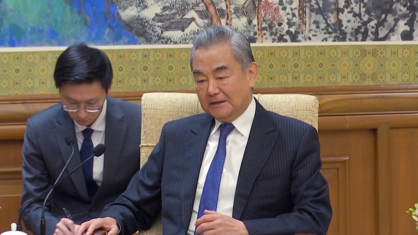 Wang Yi: Memisahkan Diri Bukanlah Pilihan yang Realistis atau Rasional bagi Tiongkok dan AS