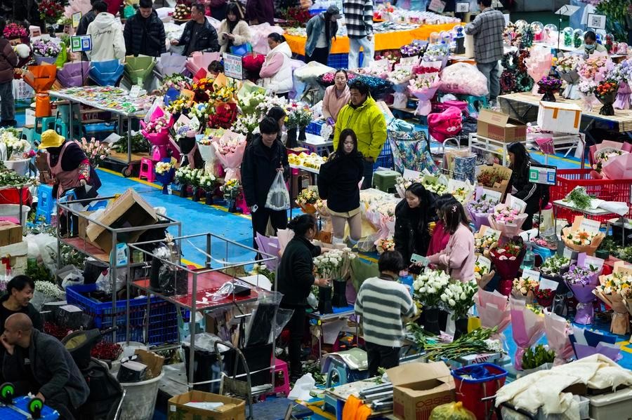 Pasar Bunga Dounan Ramai Pengunjung Saat Tahun Baru