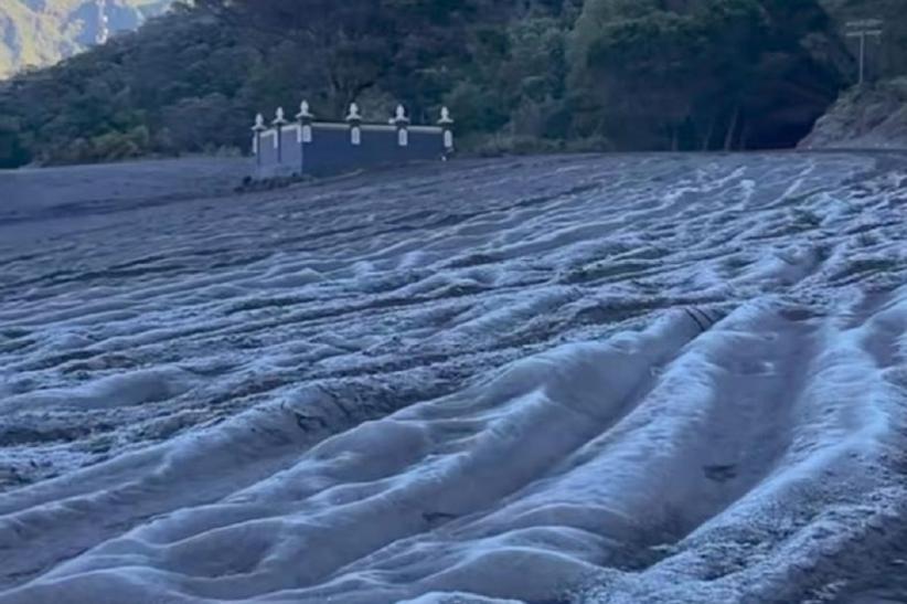 Bak Salju, Embun Upas Selimuti Gunung Bromo Suhu Udara Mencapai 5°C