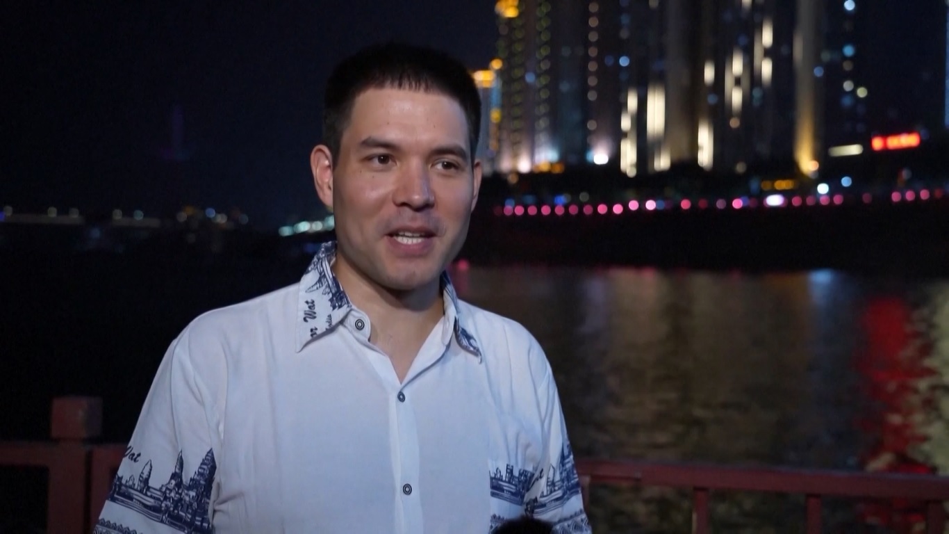 Karena banyaknya wisatawan asing