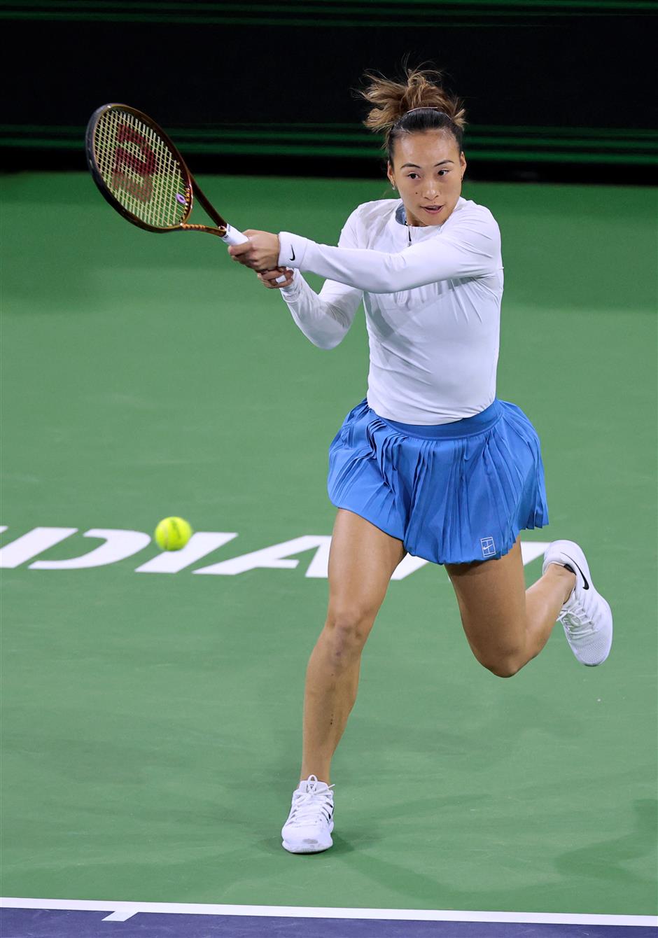 Unggulan kedelapan Zheng mengamankan kemenangan pertamanya melawan Azarenka dalam tiga pertemuan mereka Setelah mendapat bye di babak pertama