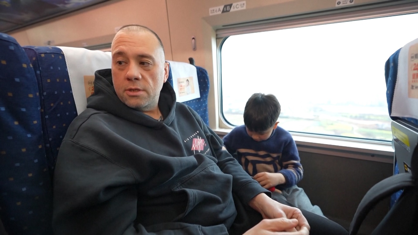 Dengan membuat rute wisata bertema film ini