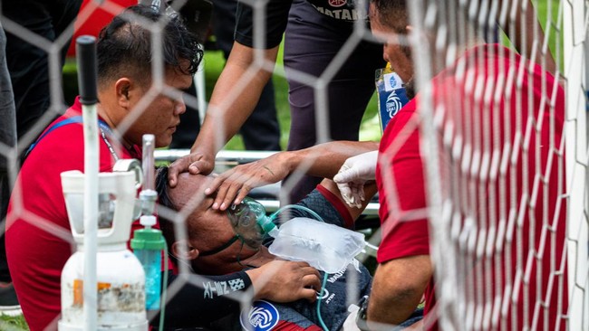 Dokter tim Madura United Marcello Araujo menceritakan detik-detik menegangkan saat melakukan pertolongan pertama pada Ricki Ariansyah yang mengalami kolaps pada pertandingan Liga 1