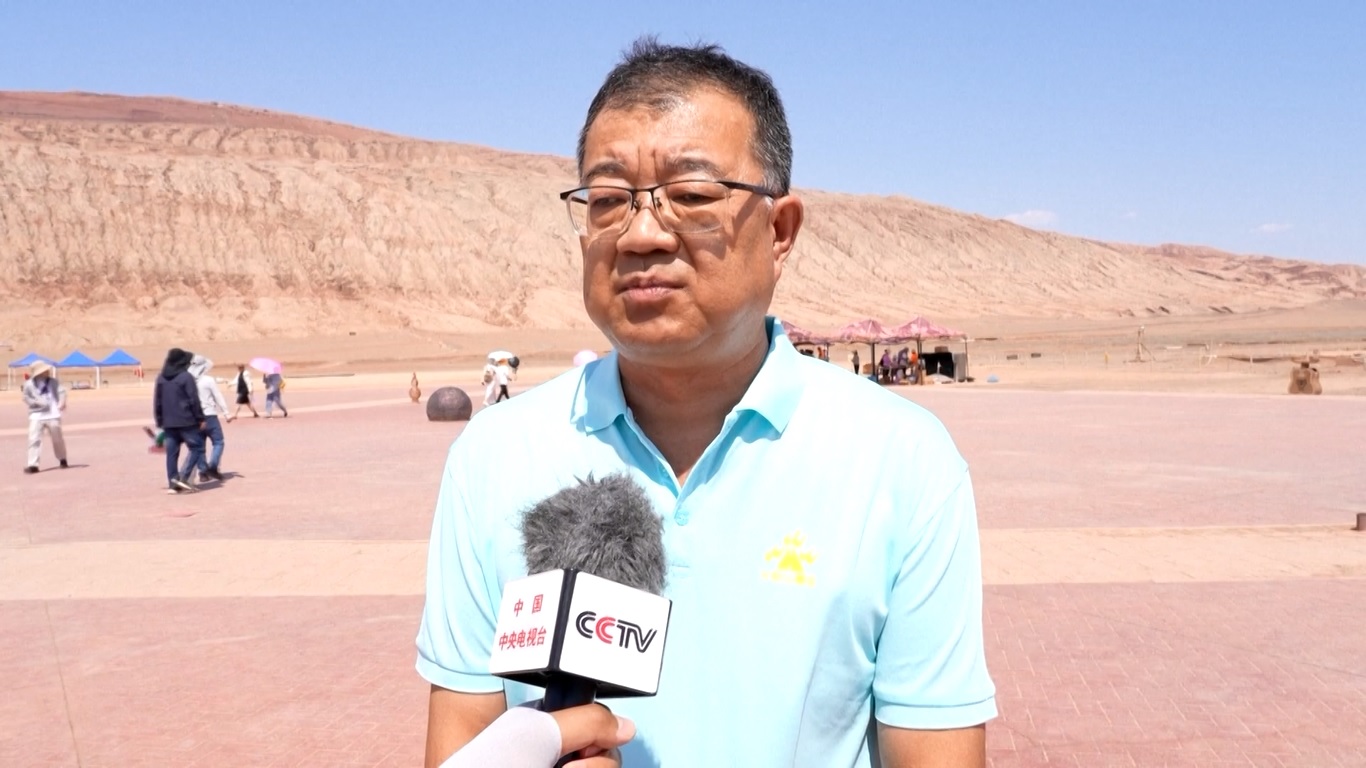 Sebuah stasiun cuaca sekitar 30 kilometer dari daerah wisata tersebut mencatat suhu maksimum 49