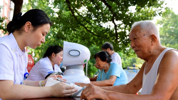 Dengan bertambahnya populasi lansia dan meningkatnya rata-rata harapan hidup