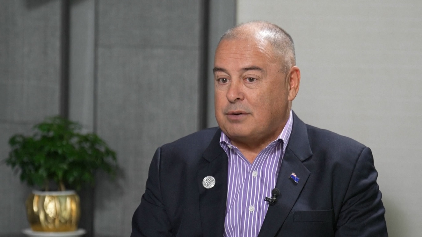 Brown mengatakan upacara penutupan tersebut memberikan suguhan visual bagi para penonton dengan memadukan teknologi canggih dengan pertunjukan teater yang meriah